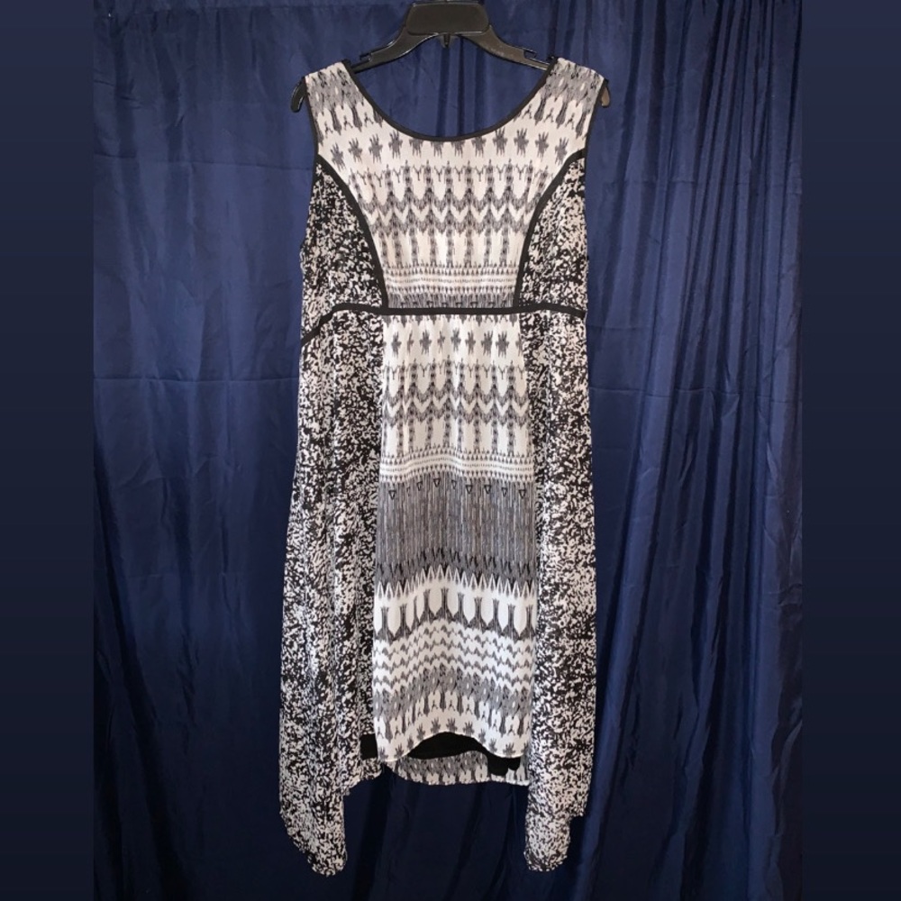 ⭐️SALE⭐️ Black and white Print Dress